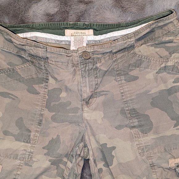 Ladies Natural Reflections Camo Capri Shorts Size 8 - Picture 1 of 5